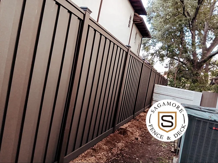 Image of a TREX fence in an Austin backyard with Sagamore's seal on the image.